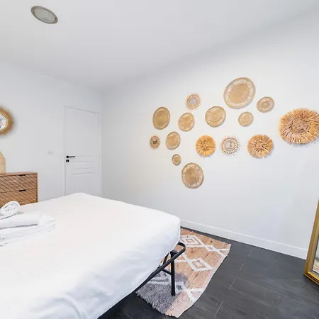 Aux Marche Au Puces A St Ouen Pour 4p Apartment *